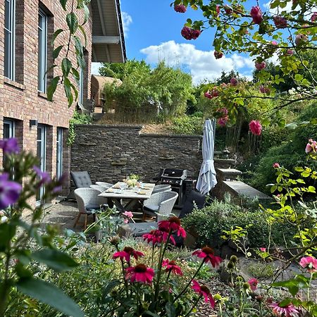 Attraktive Wohnung-Elztalidyll-Zwischen Mosel,Nuerburgring Und Burg Eltz Kollig المظهر الخارجي الصورة
