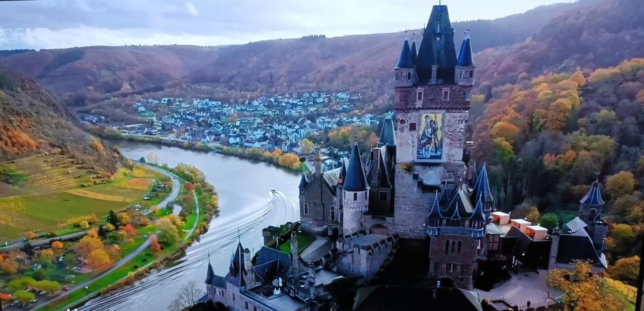 Attraktive Wohnung-Elztalidyll-Zwischen Mosel,Nuerburgring Und Burg Eltz Kollig المظهر الخارجي الصورة
