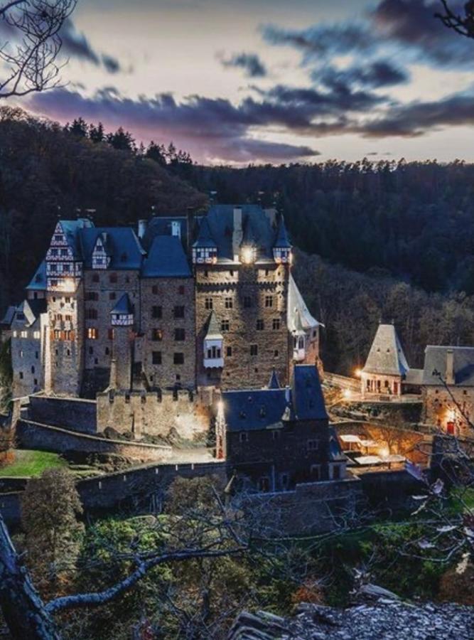 Attraktive Wohnung-Elztalidyll-Zwischen Mosel,Nuerburgring Und Burg Eltz Kollig المظهر الخارجي الصورة