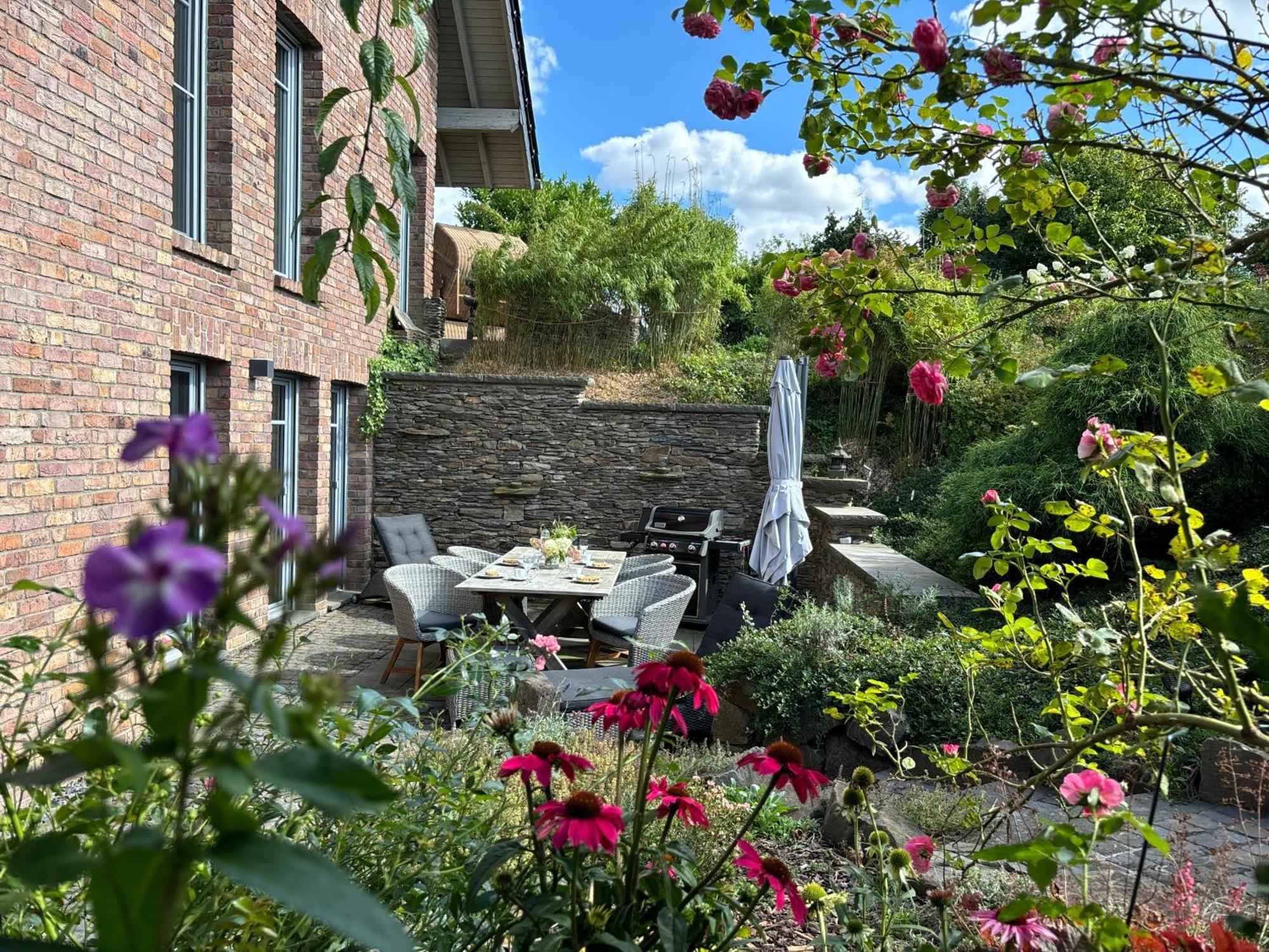 Attraktive Wohnung-Elztalidyll-Zwischen Mosel,Nuerburgring Und Burg Eltz Kollig المظهر الخارجي الصورة